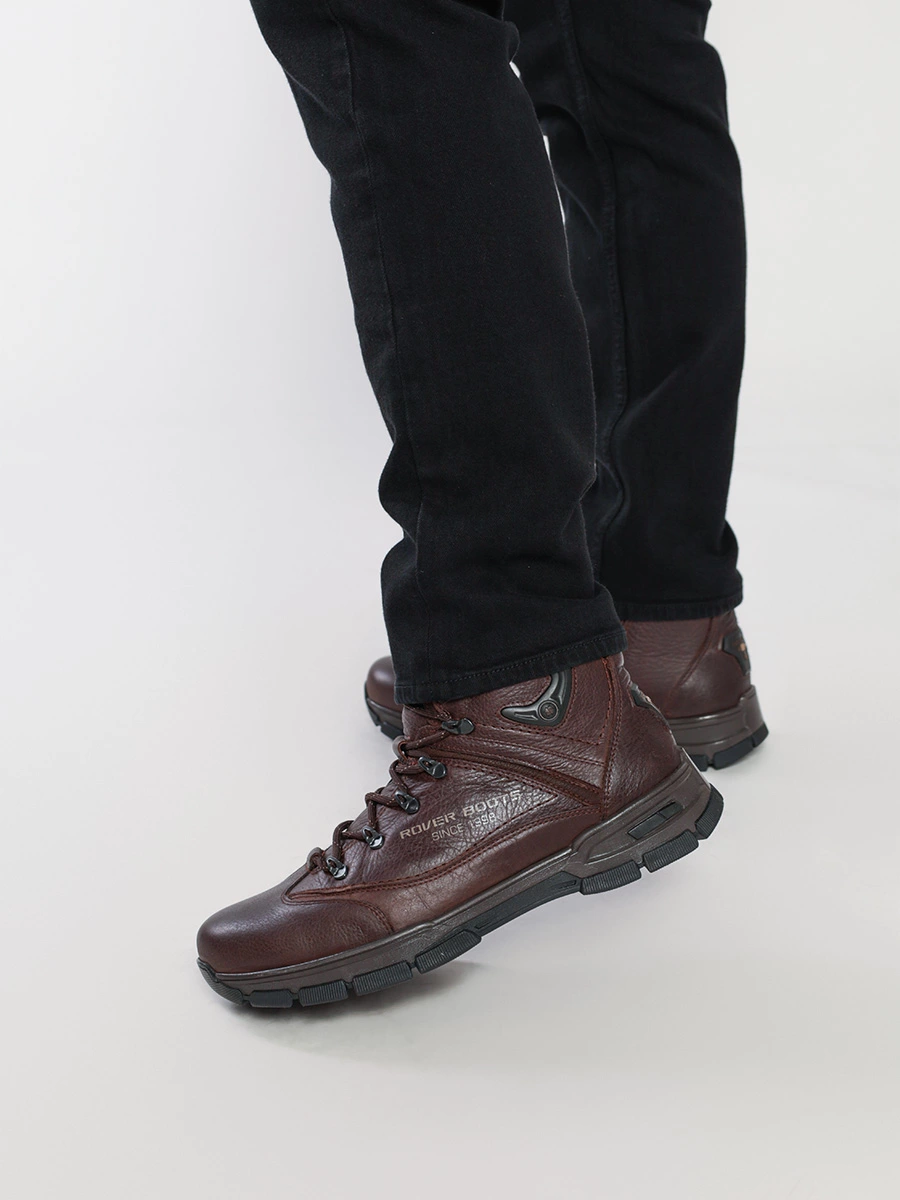 Ботинки коричневого цвета со шнуровкой